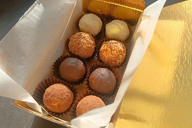 Ассорти из 8 сырных конфет Три сыра "Сырный сомелье"