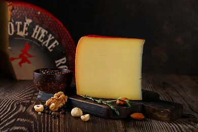 Сыр Красная Ведьма 55% "Margot Fromages S.A"
