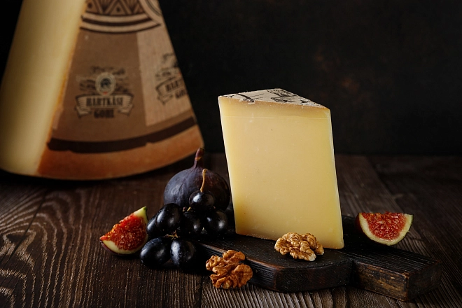 Сыр деревенский Горный 49% "Margot Fromages S.A"