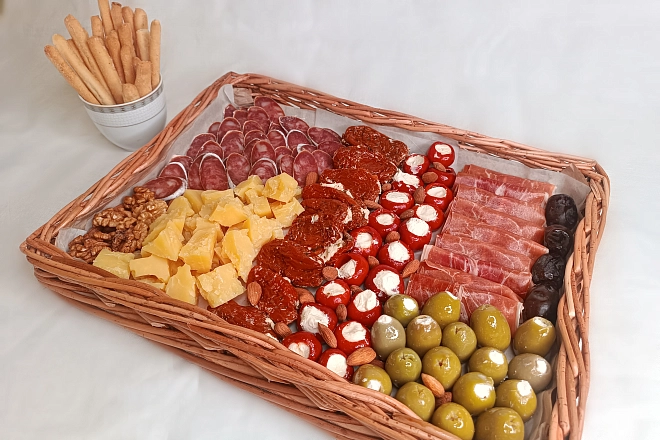 Набор сырно-мясной гастрономии