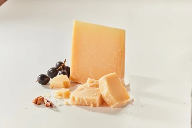 Сыр выдержанный из коровьего молока Айтодор, 40%, выдержка 12 мес. Крым