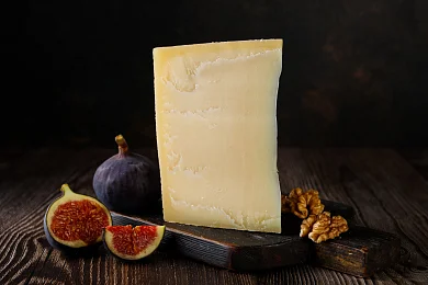 Сыр Грюнбергер 50% "Real Swiss Cheese"